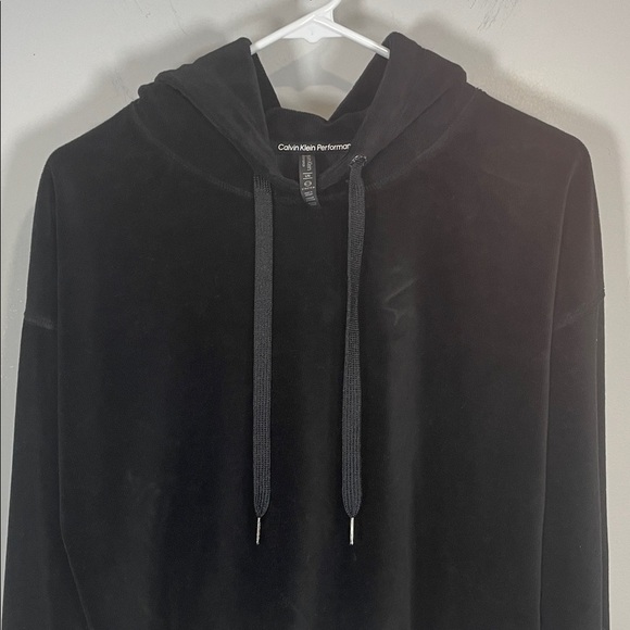 Calvin Klein Women's Black Velvet Performance Hoodie with Logo Hem - Picture 4 of 9